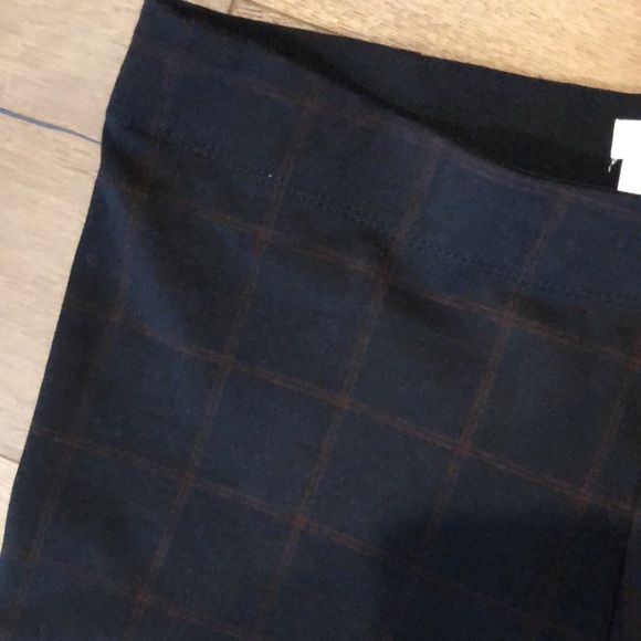 Max Studio Black knit flared slacks with burgundy squared lines - Picture 5 of 6